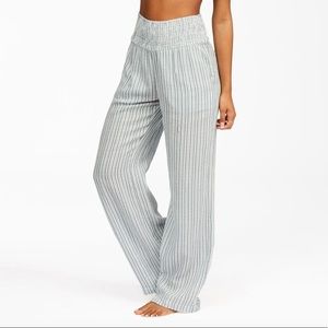 BILLABONG - Elastic Waist Pants - Size: Small; Color: White and Blue Striped